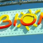 Enjoy Sun, Sand, And Shopping In Our * 비비오네