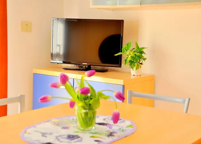 Enjoy Sun, Sand, And Shopping In Our Apartman