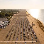 Enjoy Sun, Sand, And Shopping In Our * ビビオーネ