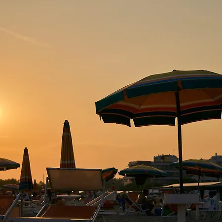 Enjoy Sun, Sand, And Shopping In Our * Μπιμπιόνε