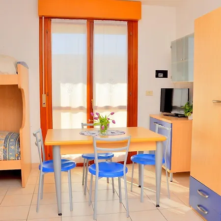 Enjoy Sun, Sand, And Shopping In Our Lägenhet *